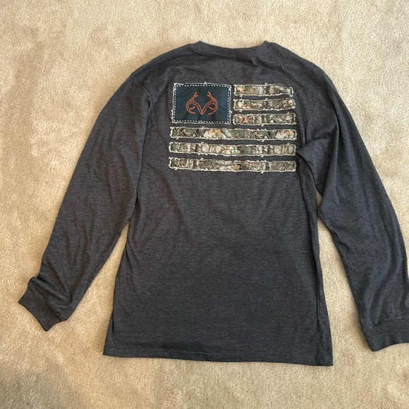Real tree long sleeve shirt men’s size medium with flag on back - Picture 2 of 7